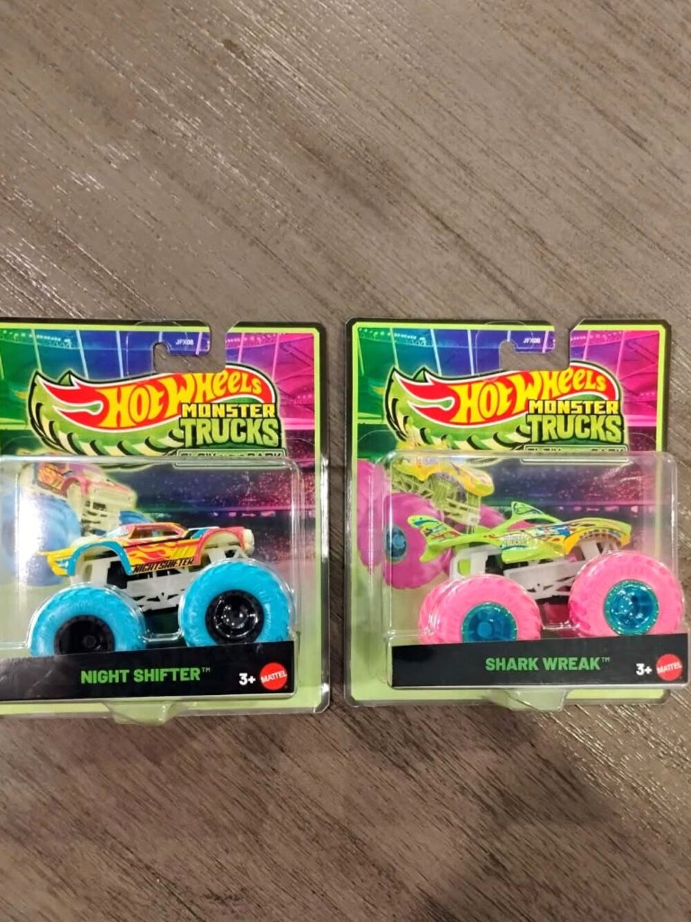 Mattel Hot Wheels Monster Trucks Glow in the Dark Night Shifter & Shark Wreak